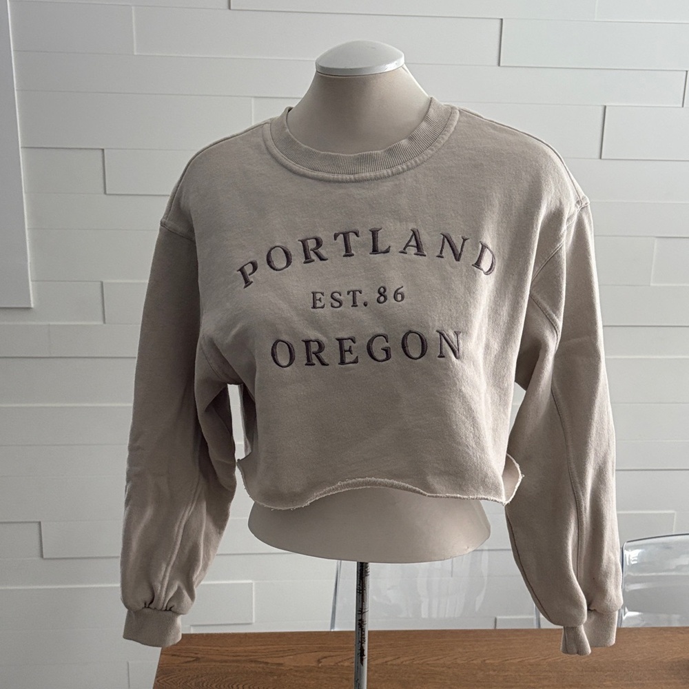 XS Portland Oregon Beige Cropped Sweatshirt